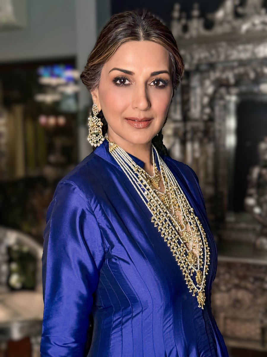 iamsonalibendre's tweet photo. Throwback to just last week... or is it too soon? 😜 https://t.co/VyhgHrBkW0