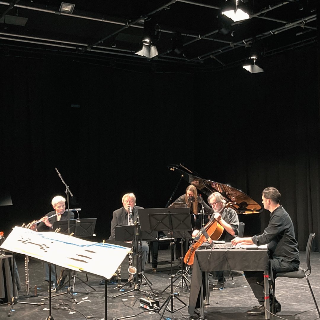 rednoteensemble's tweet image. What an incredible couple of weeks! Thank you again @soundscotland and @NordicMusicDays 💫🌊🎶
📸 1 & 2: Julian Maunder
📸 4: @majaratkje
#newmusic #contemporarymusic #rednoteensemble #soundfestival #nordicmusicdays #northernconnection