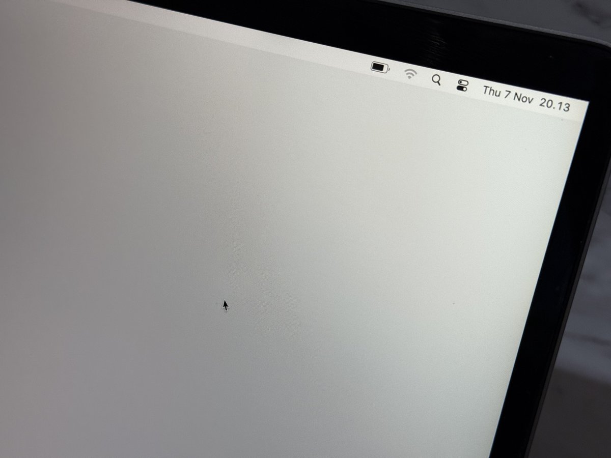 bhaguz_403's tweet photo. Dijual MacBook Air M1 murahhh 7 jutaan! 😍💻
Permisi Twitter dijual MBA M1 256/8 Space Gray. Kondisi fullset siap kerja.
Minus ada dent dekat logo Apple dan lcd ada titik hijau kecilll banget, ga akan ganggu dijamin.

Harga murah aja 7.5 juta bungkuuuus! Minat cus DM ya. Bantu share gaes thank you 🙏🏼