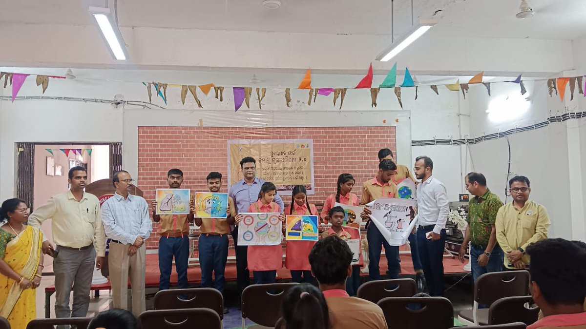 CDMPHO_DHH_NPD's tweet photo. Tobacco Free Educational Institution activities conducted at Govt. ITI College, Khariar Road. IEC activities, Drawing competition, Rally &amp; awareness meeting are organised... https://t.co/RJeXRR8aju