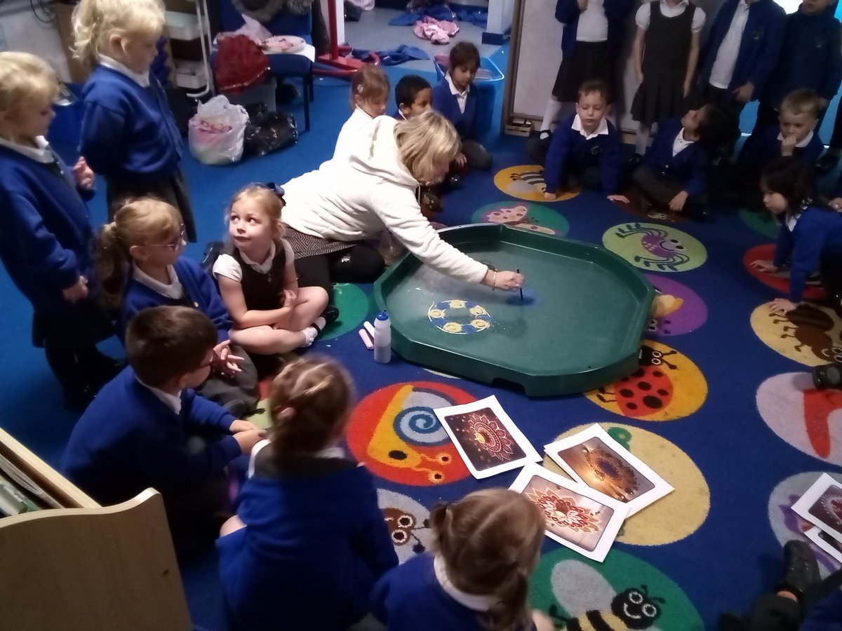HillsideRec's tweet photo. We have enjoyed learning about Diwali this week and getting creative making firework pictures and rangoli patterns. https://t.co/R2JTZ9LZhp