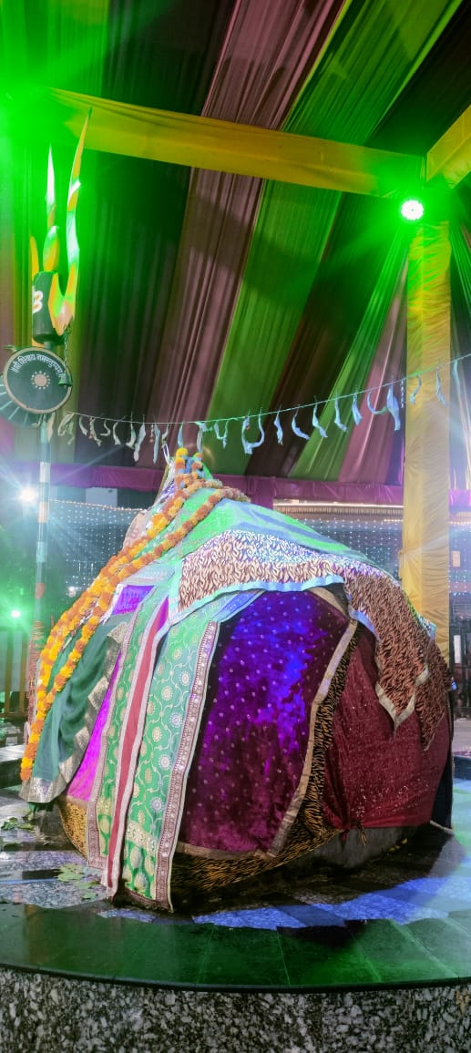 panditmishraji's tweet image. आज दिनांक 07 -11-2024 गुरुवार को कुबेरेश्वर धाम सीहोर के प्रदोष काल संध्या आरती का भव्य दर्शन
कुबेरेश्वर भंडारी आप सभी की मनोकामना पूरी करे
#kubereshwardhamsehore #kubereshwarmahadev #sihorewale 
#kubereshwardhamkeupay #Pandit_Pradeep_Ji_Mishra