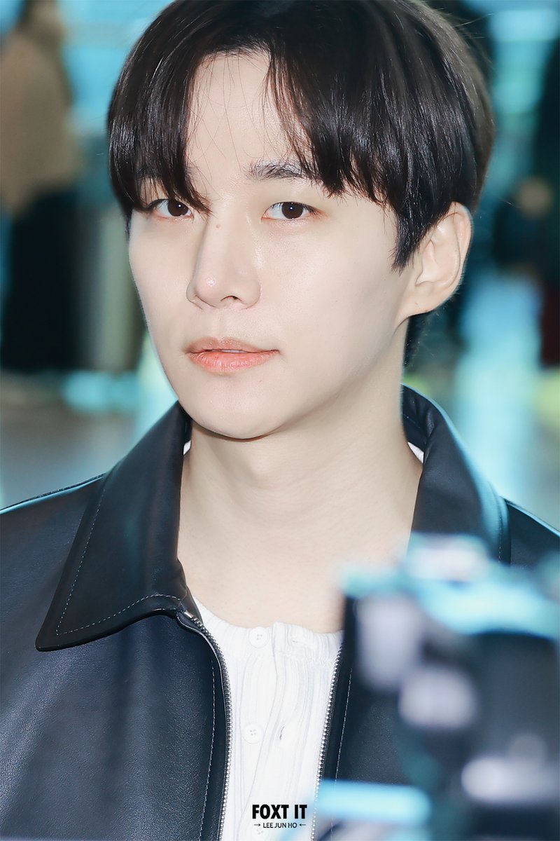 맥캘란 200주년 기념 전시회 참석 출국1
인천✈️일본(도쿄)  

#준호 #JUNHO #이준호 #LEEJUNHO #ジュノ