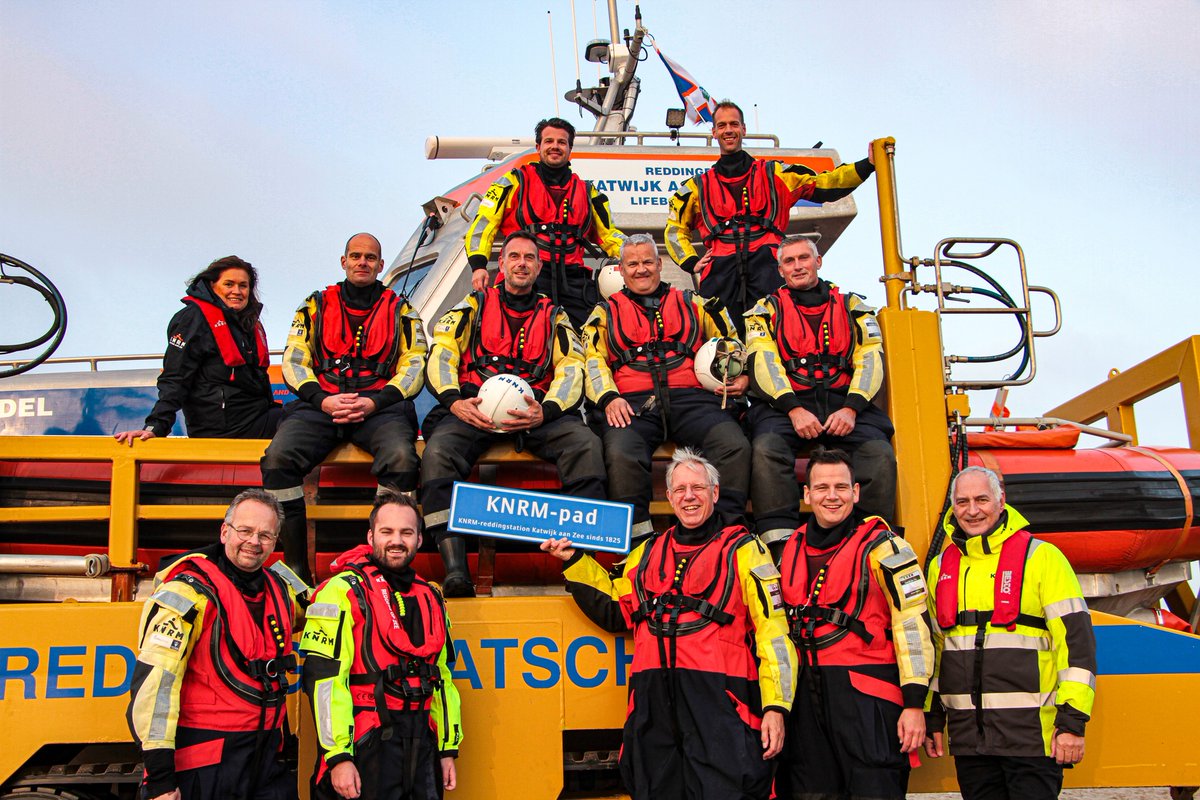 Wat een geweldige ervaring! Met de <a href="/KNRMKatwijk/">KNRM Katwijk</a> op pad en de zee op. Echt gaaf! 
Daarnaast ook een bijzonder moment want het pad om met de reddingboot naar de zee te komen heet voortaan, 'KNRM-pad'. Een eerbetoon aan de KNRM die al 200 jaar hun mooie en dankbare werk doet.