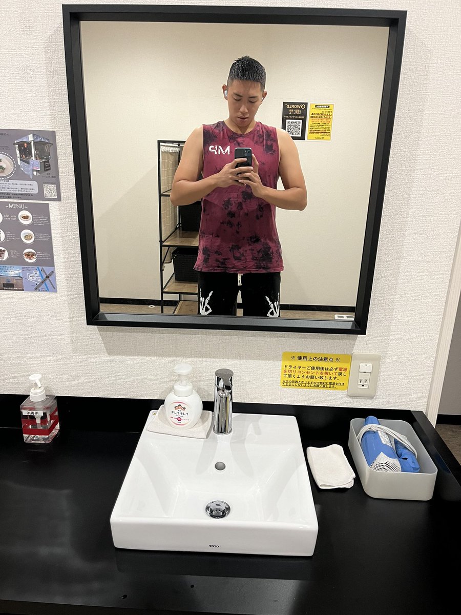 xzbdh_'s tweet photo. 背中二頭
今日は頑張った
.
#workout #fitness
#fade #fadecut
#crop #crophair
#減量 #減量日記
#筋トレ #筋トレ好きな人と繋がりたい
#フィットネス #ワークアウト
#筋肉 #筋肉男子
#フェード #フェードカット
#クロップ #クロップヘア https://t.co/eZuLEjQMln
