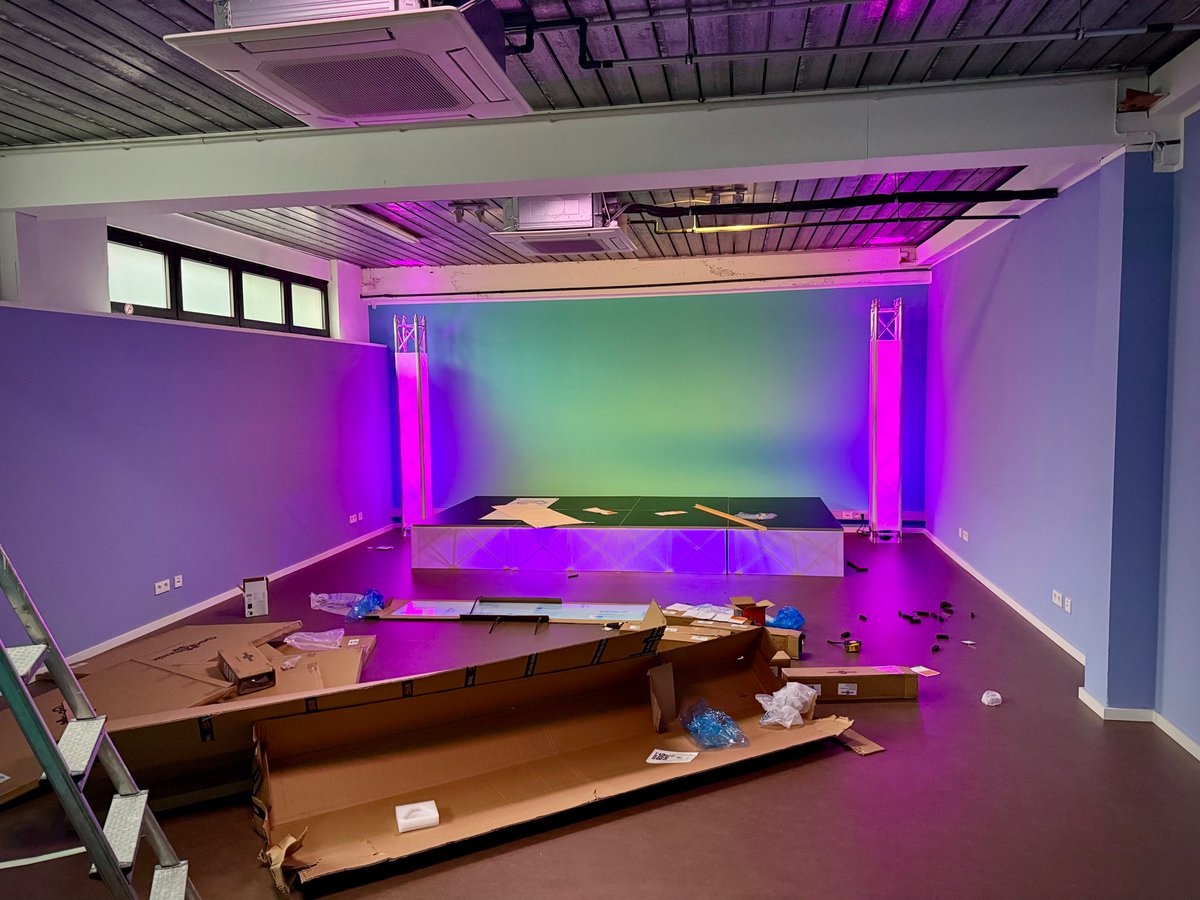 Die erste Ausgabe des GGG steht am 14. November, also in genau einer Woche, an und der Vortragsraum nimmt immer mehr Gestalt an :-) Noch sind ein paar kostenlose Plätze verfügbar, also schnell anmelden: gamesgatheringgermany.com #GamesGatheringGermany #AssembleTeam