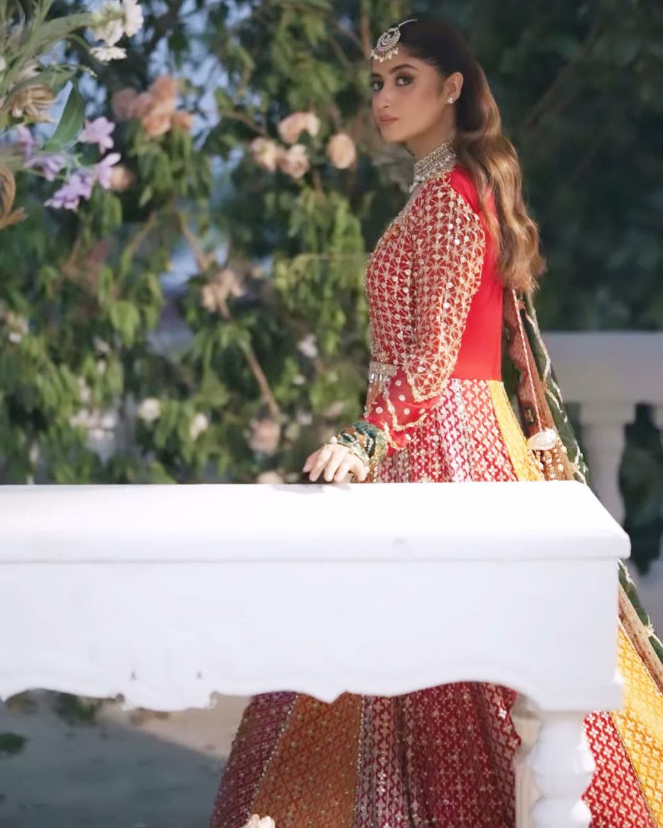 sajalaly_arab's tweet photo. Heavenly gorgeous MashaAllah 🌹#sajalaly x @malhaar 👗
.
#malhaar #nigaheshokh #sajalali #pret https://t.co/ysXTo1oXFr