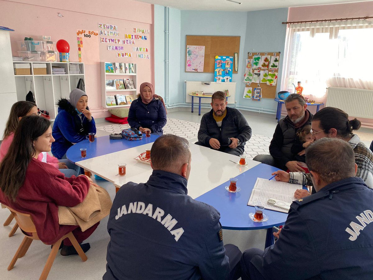 ZbeydeHanmAnao3's tweet photo. Okul-aile iş birliğini geliştirme uygulamaları kapsamında, okul aile birliği yönetim ve denetim kurulu ile toplantı gerçekleştirildi.

@tcmeb
@Yusuf__Tekin
@dogan_rahmi
@sakaryamem
@coskunbakirtas 
@taraklimem 
@BSerttas25
@EmreKocass https://t.co/PzG6lAyhpb