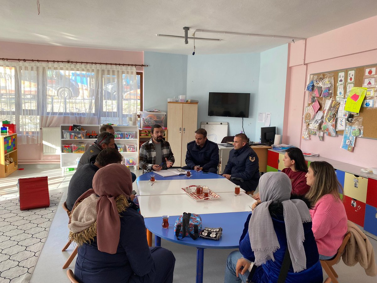 ZbeydeHanmAnao3's tweet photo. Okul-aile iş birliğini geliştirme uygulamaları kapsamında, okul aile birliği yönetim ve denetim kurulu ile toplantı gerçekleştirildi.

@tcmeb
@Yusuf__Tekin
@dogan_rahmi
@sakaryamem
@coskunbakirtas 
@taraklimem 
@BSerttas25
@EmreKocass https://t.co/PzG6lAyhpb