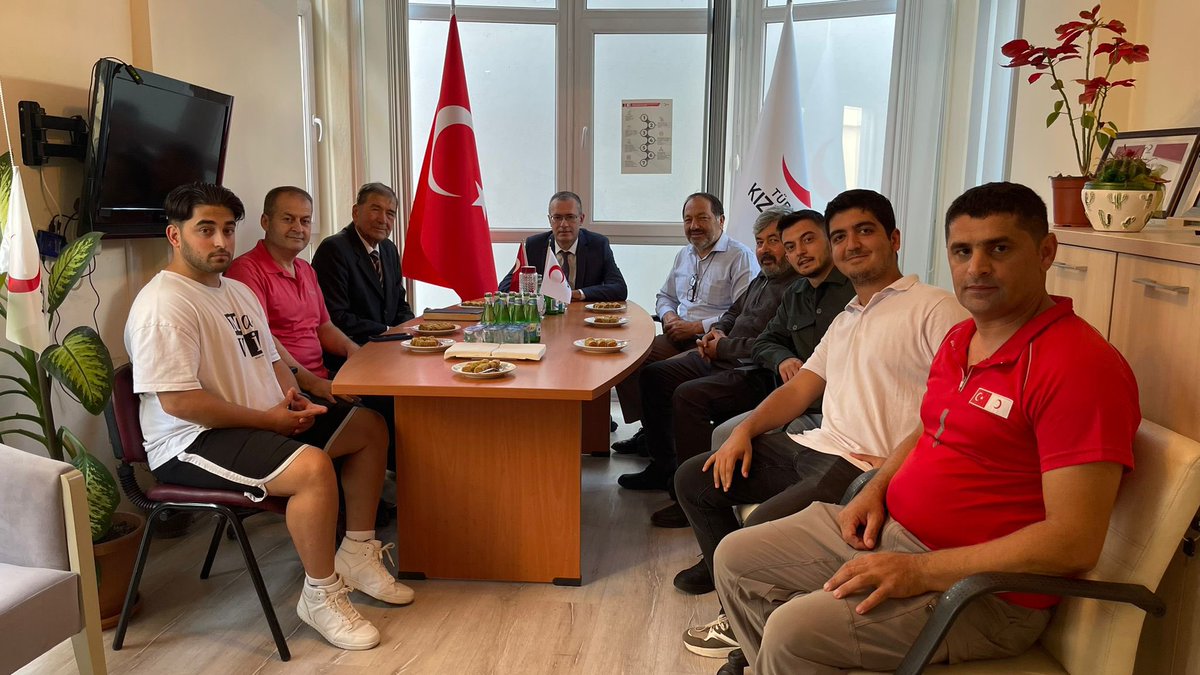 fethiyegovtr's tweet photo. Kaymakamımız Sayın İsmail Hakkı ERTAŞ,Türk Kızılayı Fethiye Şubesi’ni ziyaret ederek  Şube Başkanı Sayın Burhanettin TUNA’dan çalışmalar hakkında bilgi aldı.

@IHErtas 
@turk_subesi https://t.co/Ck60OUMr6G