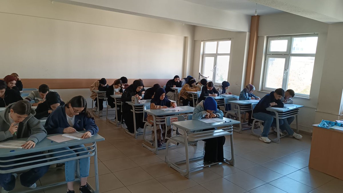 Müdürlüğümüz tarafından mezunlara yönelik hafta sonu açılan Destekleme ve Yetiştirme Kurslarına (DYK) devam eden öğrencilerimize hafta içi gönüllü öğretmenlerimiz rehberliğinde haftalık seri deneme sınavlarımıza devam ediyoruz.
<a href="/bingolvaliligi/">T.C. Bingöl Valiliği</a>
<a href="/bingolmem/">Bingöl MEM</a>
<a href="/MustafaOzel66/">Mustafa Özel</a>
<a href="/Mukes_12/">Muhittin Keskiner</a>