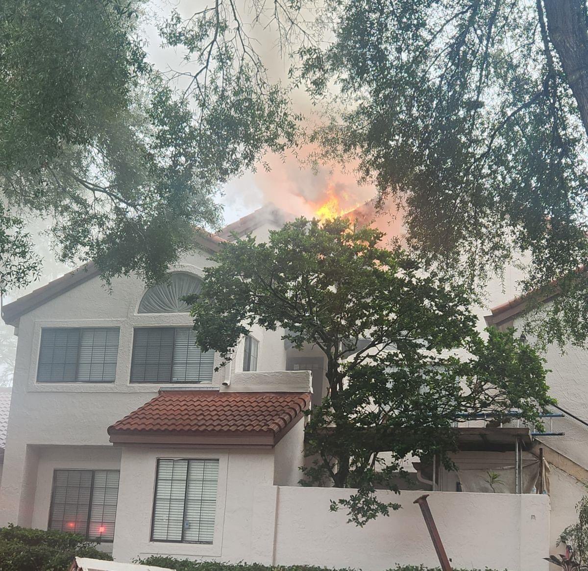 scfdpio's tweet photo. SCFD responded to two residential structure fires yesterday, both with flames showing upon arrival.  1 in Altamonte and 1 in Apopka.  1 patient was transported from the fire in Apopka with smoke inhalation. Cause of fires are under investigation https://t.co/rxlVCmpcb7