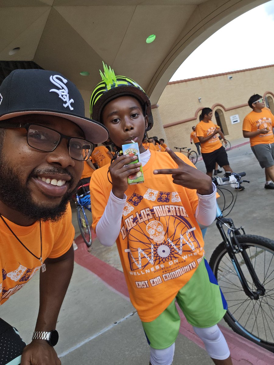 MyronStarrClark's tweet photo. Had a blast riding through the East End with the community at the Wow on Wheels Bike Ride last Saturday! Great vibes, great people, and an amazing way to celebrate this vibrant neighborhood. Can't wait for the next one! @edison_school
@HISDCentral https://t.co/jojJGIL6SS