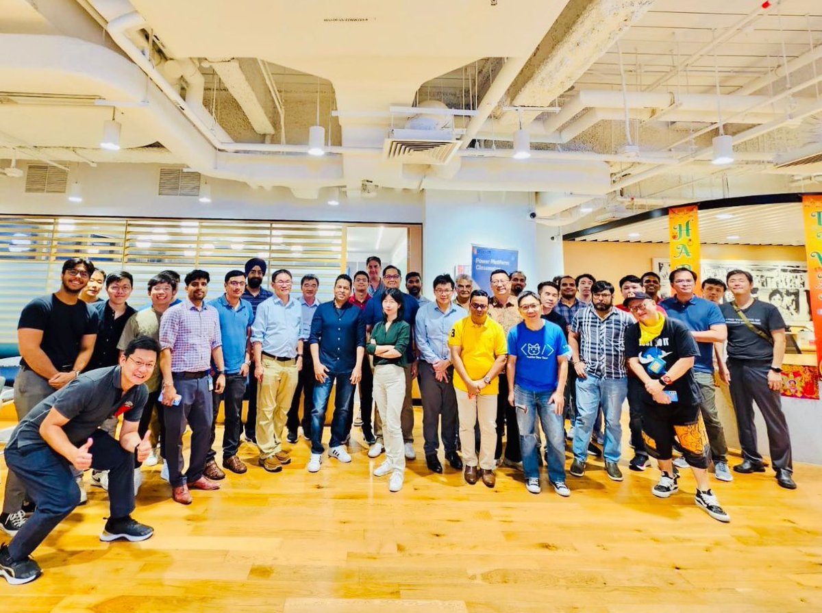 weehyong's tweet image. Fantastic to meet the #AzureData community in Singapore this week, while having vacation. 

Huge thank you to Pio and the MVP community for organizing #MicrosoftFabric night!
