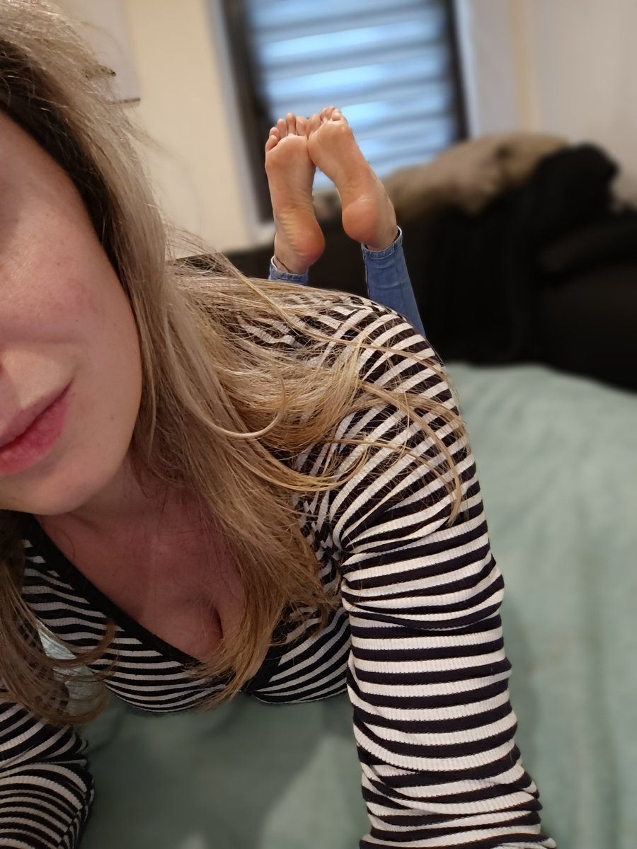 Juliet184413's tweet photo. Wer will den heutigen Friseur übernehmen🫠

@rt_feet @FeetForumArea @FootParadiseRT https://t.co/lHPHnobizO
