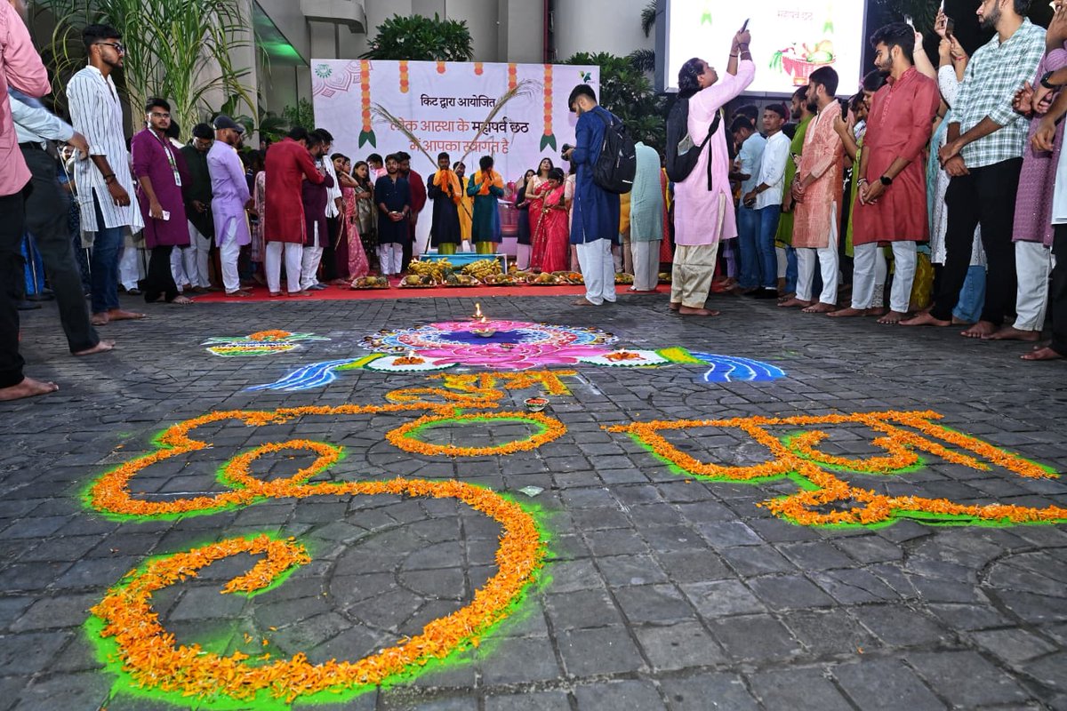 achyuta_samanta's tweet photo. I am proud of my lovable KIITians who celebrate Chhath Puja with such devotion and grandeur each year. This sacred festival, especially cherished in #Bihar, #Jharkhand, and #UP, brings us together to honour the setting sun and offer Arghya in gratitude for nature's blessings. https://t.co/YdSYL6ScFs