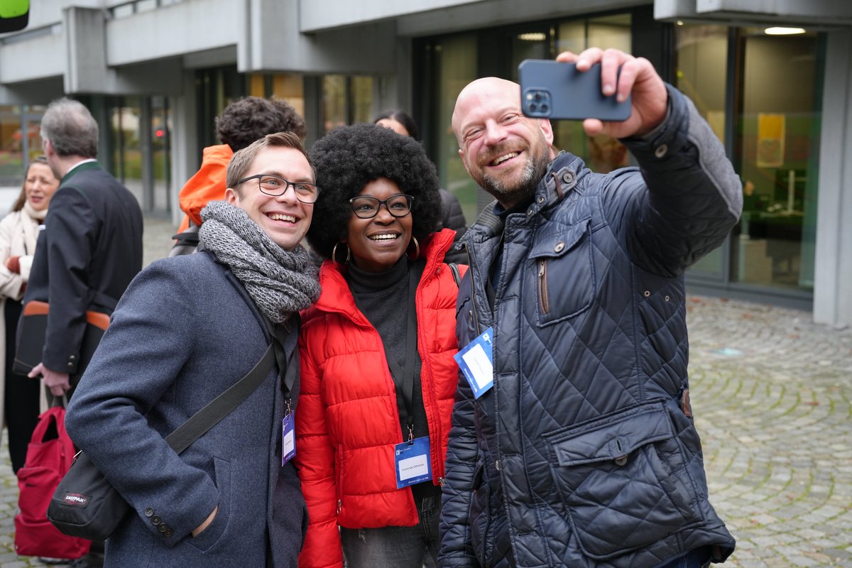 IHK Schwaben (@ihkschwaben) on Twitter photo 🚀 Unsere "#FoundersOnTour" ist gestartet! Unsere #Founder sind auf dem Weg nach München zur <a href="/MicrosoftDE/">Microsoft Germany</a> für spannende Einblicke in #NewWork-Trends! 🌐Inklusive Speed-Dating on the Road – #Netzwerken und Ideenaustausch vom Feinsten! #Networking #Microsoft #Unternehmertum 🚀 Unsere "#FoundersOnTour" ist gestartet! Unsere #Founder sind auf dem Weg nach München zur <a href="/MicrosoftDE/">Microsoft Germany</a> für spannende Einblicke in #NewWork-Trends! 🌐Inklusive Speed-Dating on the Road – #Netzwerken und Ideenaustausch vom Feinsten! #Networking #Microsoft #Unternehmertum