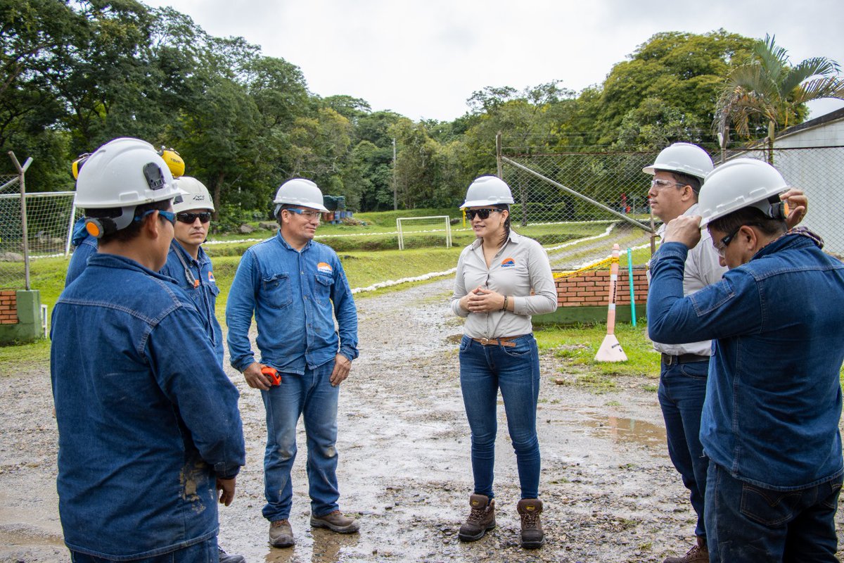 ReporteroStder's tweet photo. Entre enero y septiembre del 2024 el Grupo #Ecopetrol generó 111.697 empleos acumulados a través de las empresas contratistas, subcontratistas y proveedores que apoyan sus proyectos y operaciones en diferentes regiones del país. 
#Empleo #Desarrollo https://t.co/7X2TW3KxkU