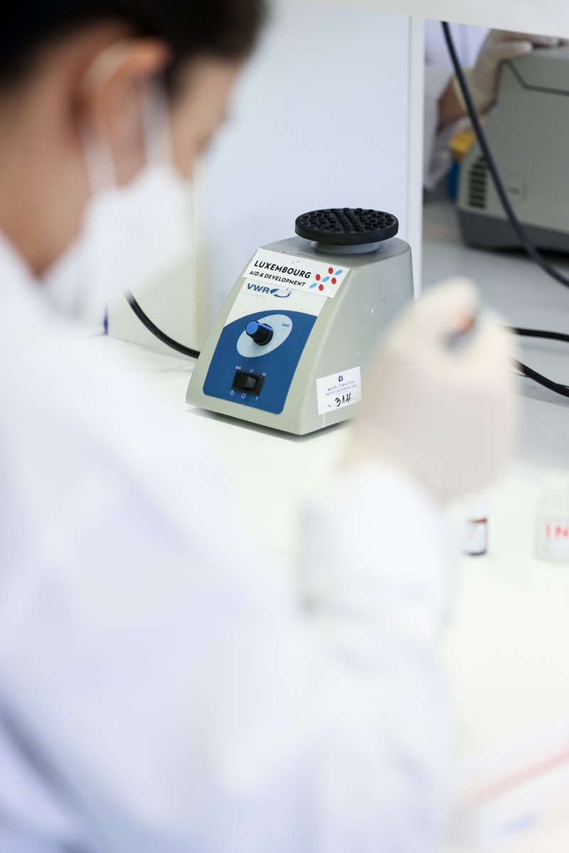 cooperation_lu's tweet photo. Today is World #ScienceDay for Peace &amp; Development. In 🇱🇦, #LuxAid partners with the @institutpasteur of Laos &amp; @LIH_Luxembourg, empowering young scientists to address health issues such as vaccine-preventable diseases and related pathologies. 🔬
📷©MGD/S. Margue https://t.co/1nHX2FWn3f