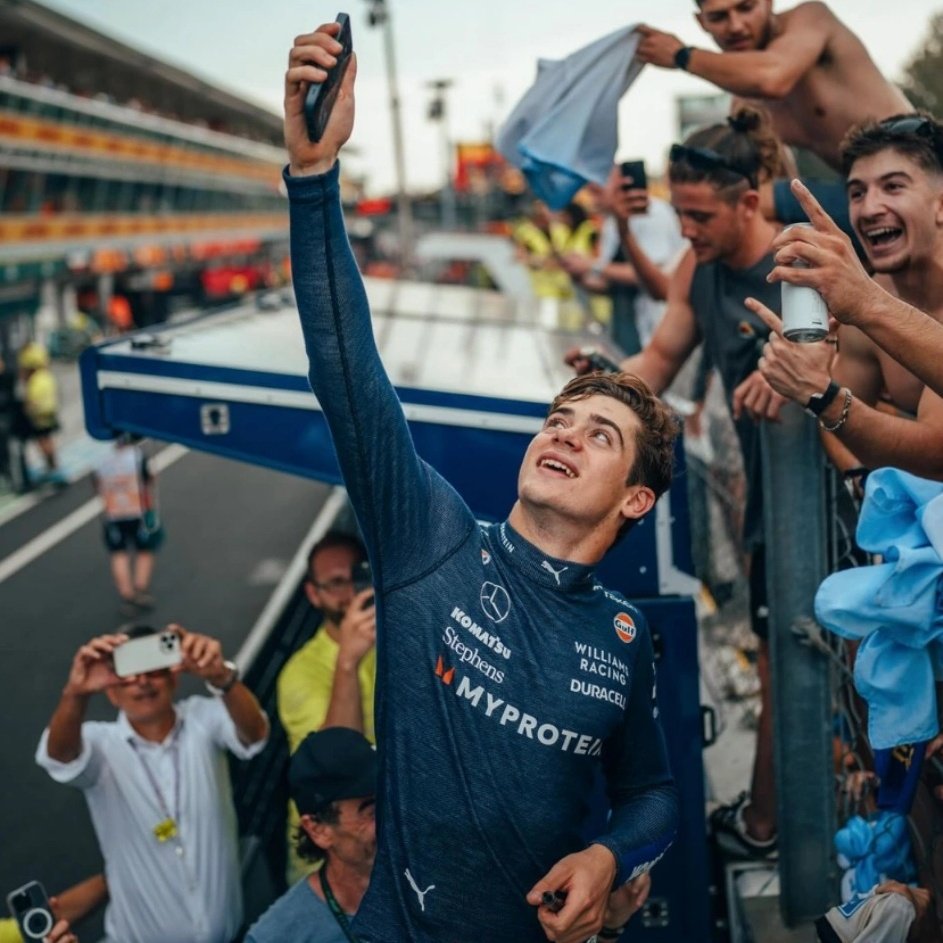 MarianaBaile57's tweet photo. Vine a sumarme al quilombo porqué entre todos empujamos más.. Argentina es esto, cuando hay que hacer ruido lo hacemos y apoyamos a los nuestros. Confíamos y estamos seguros que Franco merece un asiento en F1, talento sobra 🇦🇷 #COLAPINTORB2025 #ColapintoToF1In2025 https://t.co/8iWnEgfiQt