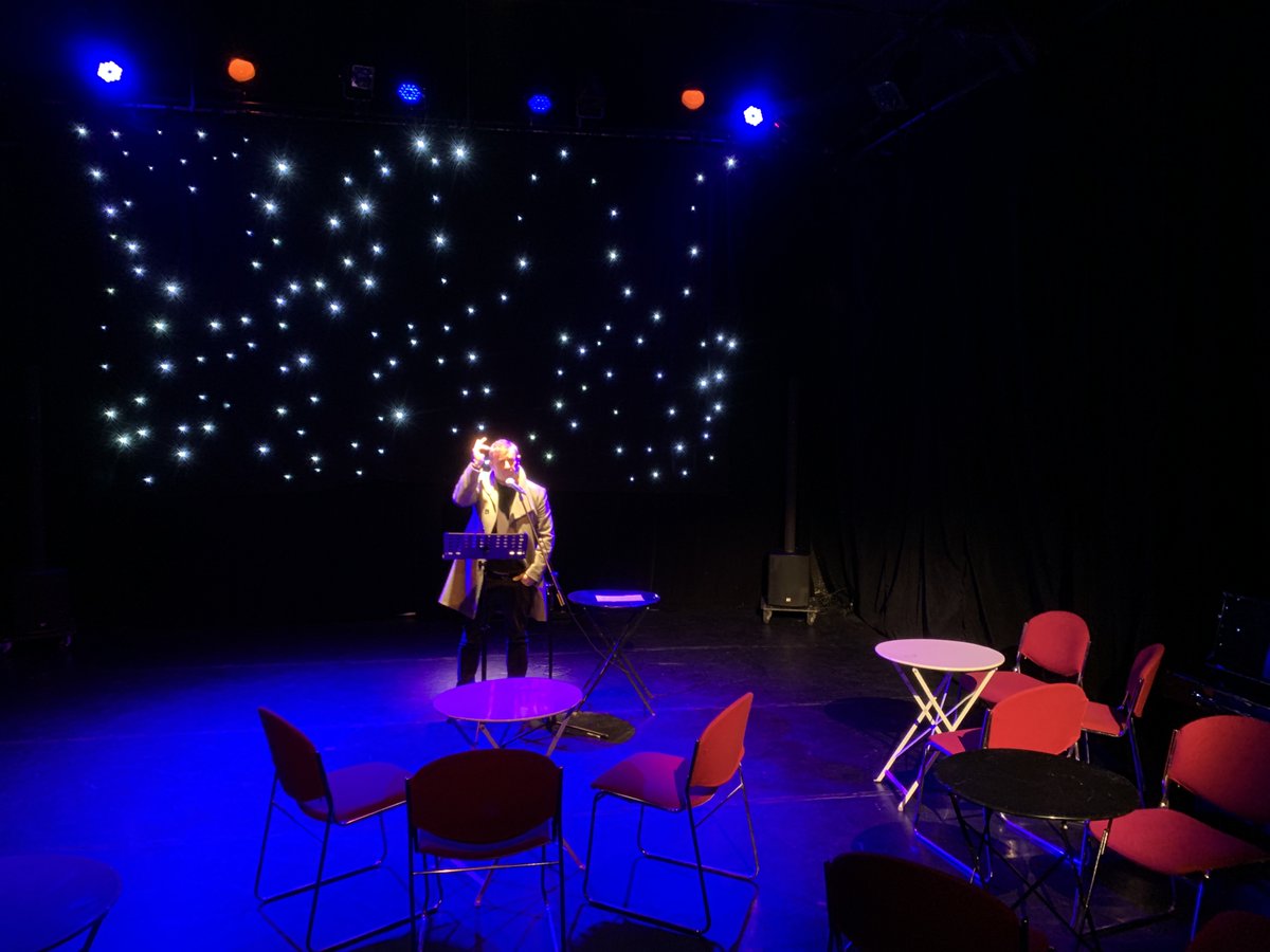 Ce soir à @lafactoriemaisondepoesie
avec Patrick Dubost, @ada.mondes, Béatrice Machet, <a href="/Estelle/">Estelle Motsiou</a> Dumortier, Myriam OH, @Aldo Qureshi 
Ecrits/Studio est un collectif d'une soixantaine de poètes (écrivains) qui investissent les outils du son.