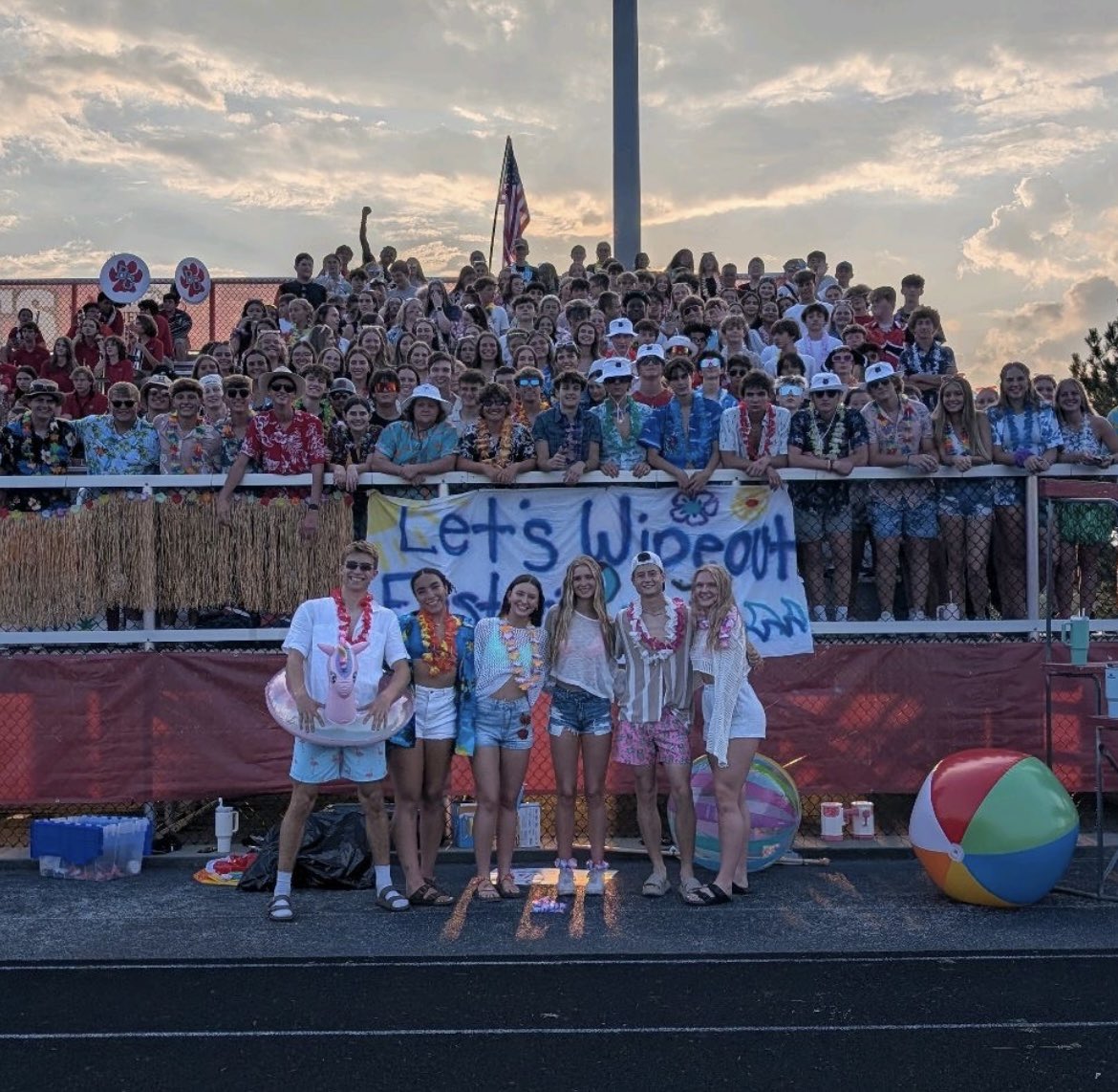 SSOTS? our spirit &gt; our size🐾‼️ <a href="/UnisonHealthTol/">Unison Health Toledo</a> <a href="/BCSNsports/">BCSN</a> #SSOTS TB TO OUR BEACH OUT☀️🌊👙