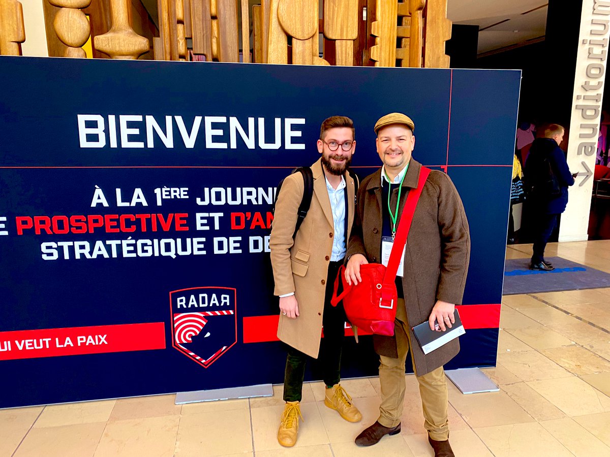 L’initiative RADAR, portée par la <a href="/DGA/">Direction générale de l'armement 🇫🇷</a> permet aux étudiants, militaires, entreprises, experts, ingénieurs, de se confronter à des scénarios de rupture dans le cadre (fictif !) de différentes crises possibles (guerre, pandémie, etc.).

FA-SCI-NANT.