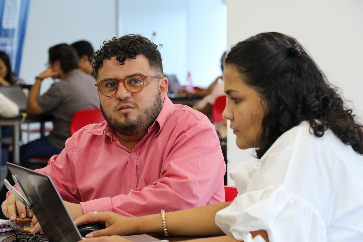 otriusc's tweet photo. Estas últimas semanas, la Dirección General de Investigaciones compartió con Líderes de grupos de investigación USC una jornada enfocada en la socialización de los trabajos de investigación que cada grupo desarrolla.

Somos calidad, somos USC.

#USC #MINCIENCIAS #Investigación https://t.co/KUGT6lOcp2