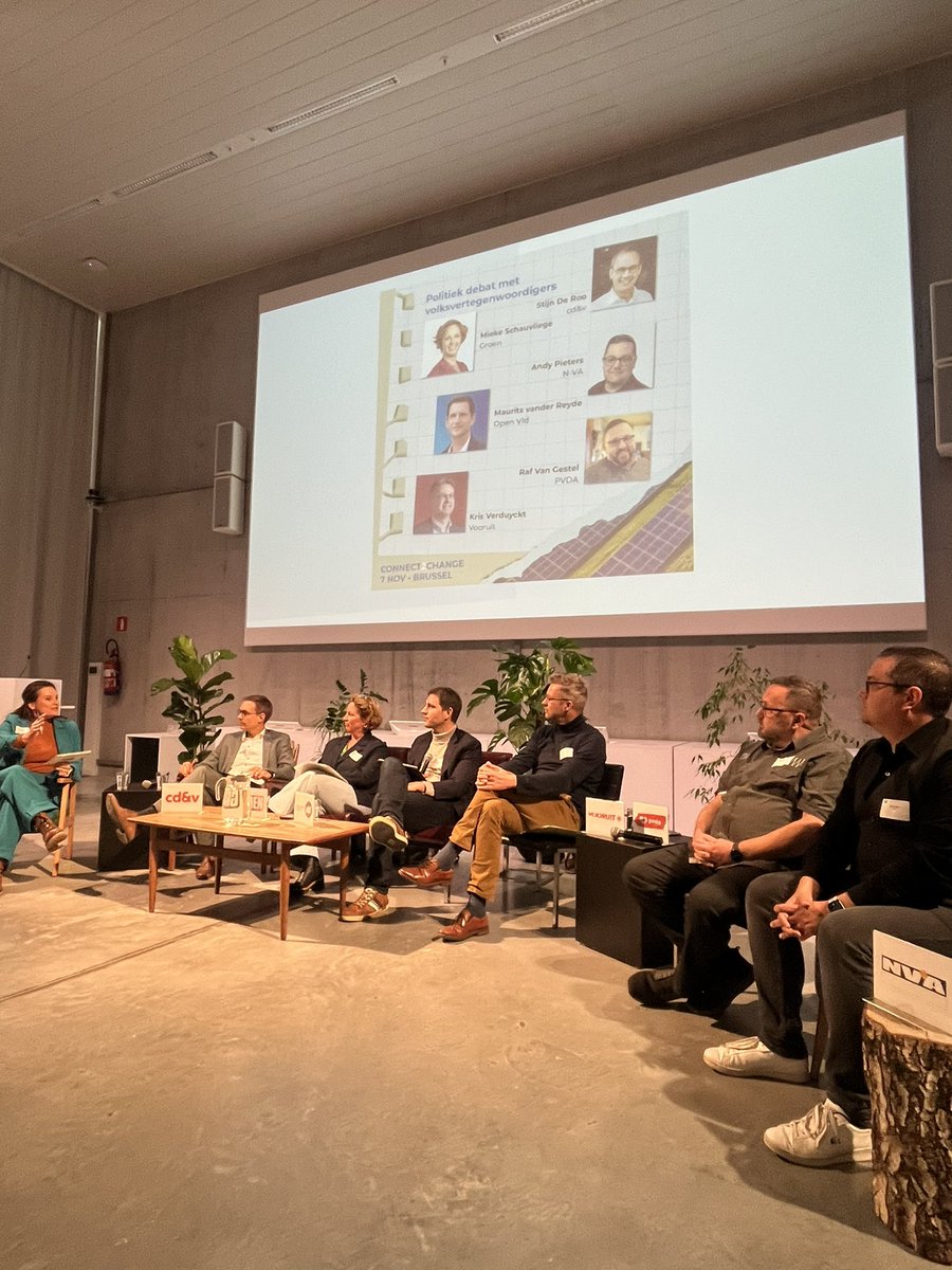 En een afsluitend politiek debat op onze #Connect2Change. De openingsvraag: wat vinden jullie van de verkiezing van Trump en welke impact verwachten jullie op Europa/Vlaanderen en haar doelstellingen? En hoe zit het met dat Vlaams Regeerakkoord! Boeiend begin!
