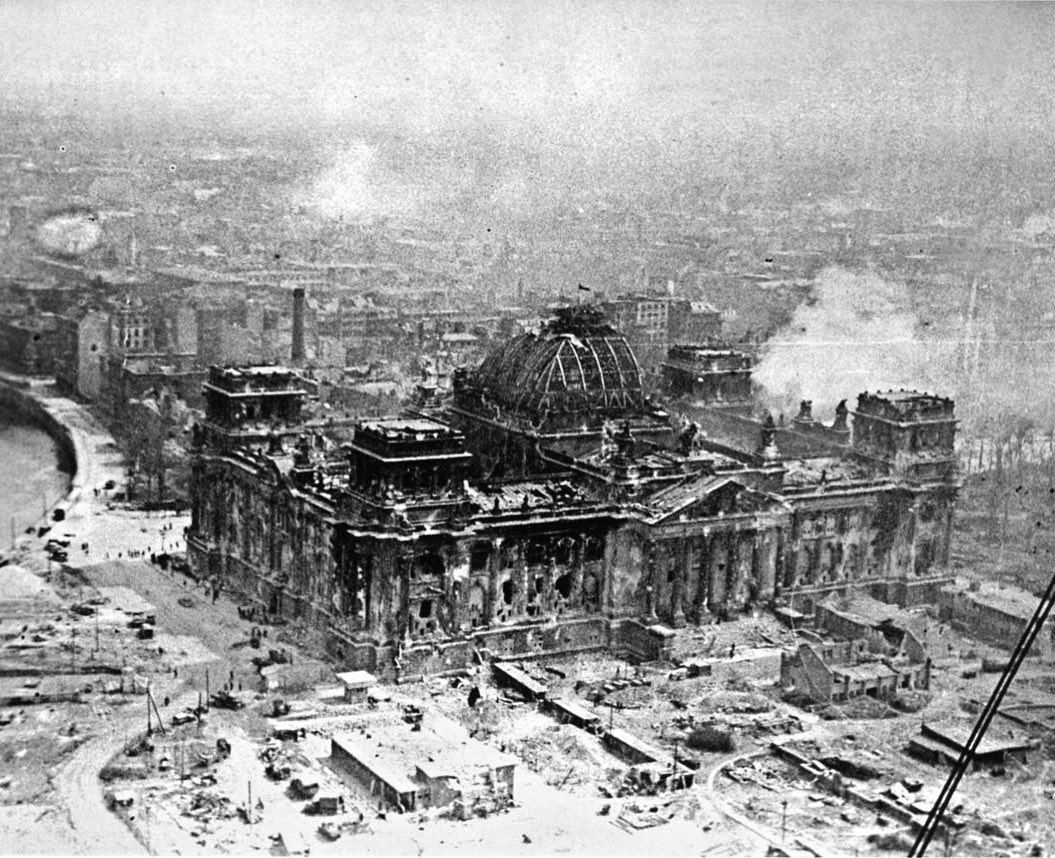 WW2Facts's tweet image. The #Reichstag in ruins after the Battle of Berlin, 1945.

#History #WWII