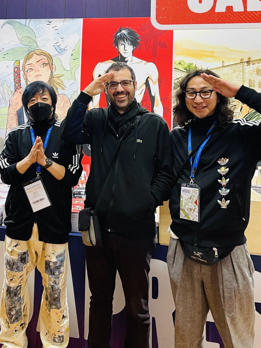 atsushi19630312's tweet photo. 5日間
会場内でのハードスケジュールも抜かりなくやり遂げたプロデューサーでもある
#saldaPress 社の担当編集者アレッシオ
日下くんとアレッシオ
二人は同じ歳の戦友ということで謎の敬礼?をしています
なんだか食に対しての執着心も似てました
#LuccaCG24 https://t.co/kziau5Vp4D
