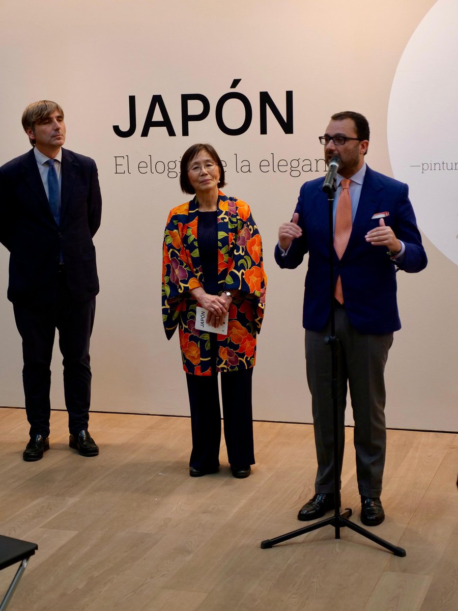 culturaoviedo's tweet photo. El presidente de la Fundación Municipal de Cultura y vicepresidente del @MBellasArtesAs, @DavidAlvarez_ , ha asistido hoy a la inauguración de la exposición “JAPÓN. EL ELOGIO DE LA ELEGANCIA”-PINTURA, GRABADO Y LACA DE LOS SIGLOS XVIII Y XIX - https://t.co/vE0hlv1sZv