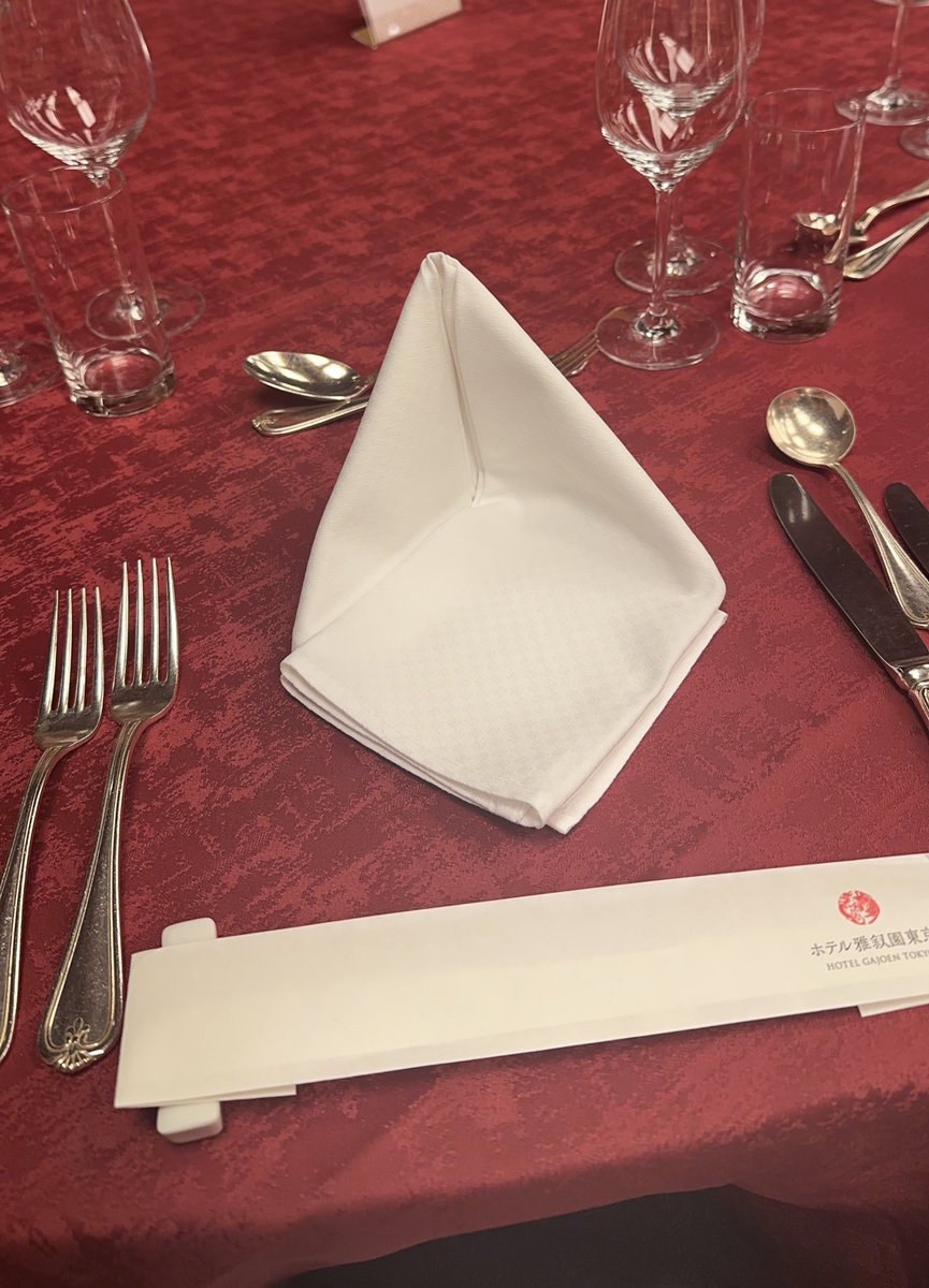 yusei0610180's tweet image. 11/7
緊張しっぱなしだったけど本当に行ってよかった😭オールブラックのタキシード金髪が映えて本当にかっこよかったよ〜！
勇征君も去年と変わらずソワソワしてたし、耳赤くしたりとかしてたけど時折見せる笑顔がいつもの勇征くんだ〜って安心した！
#ベストフォーマルウェアアワード
#八木勇征