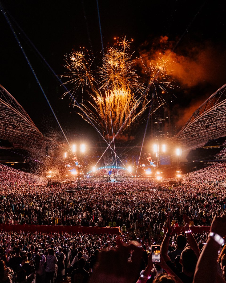 Thanks for singing in the rain with us Sydney 💛💚☔️