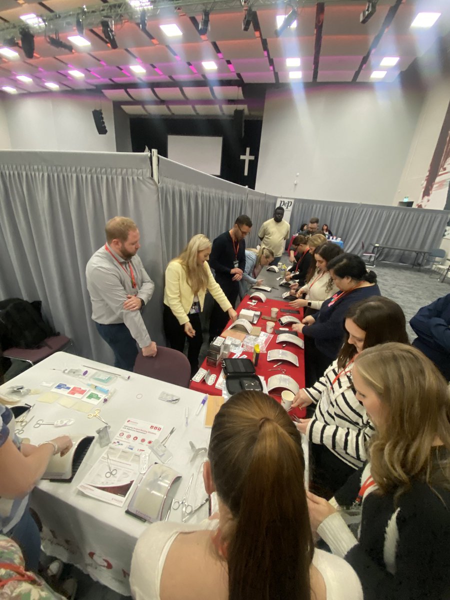 Cravenator123's tweet photo. Great talk / teaching session on the range of dissolvable/ non dissolvable sutures from @JNJNews ethicon https://t.co/HpPDqnDRRA