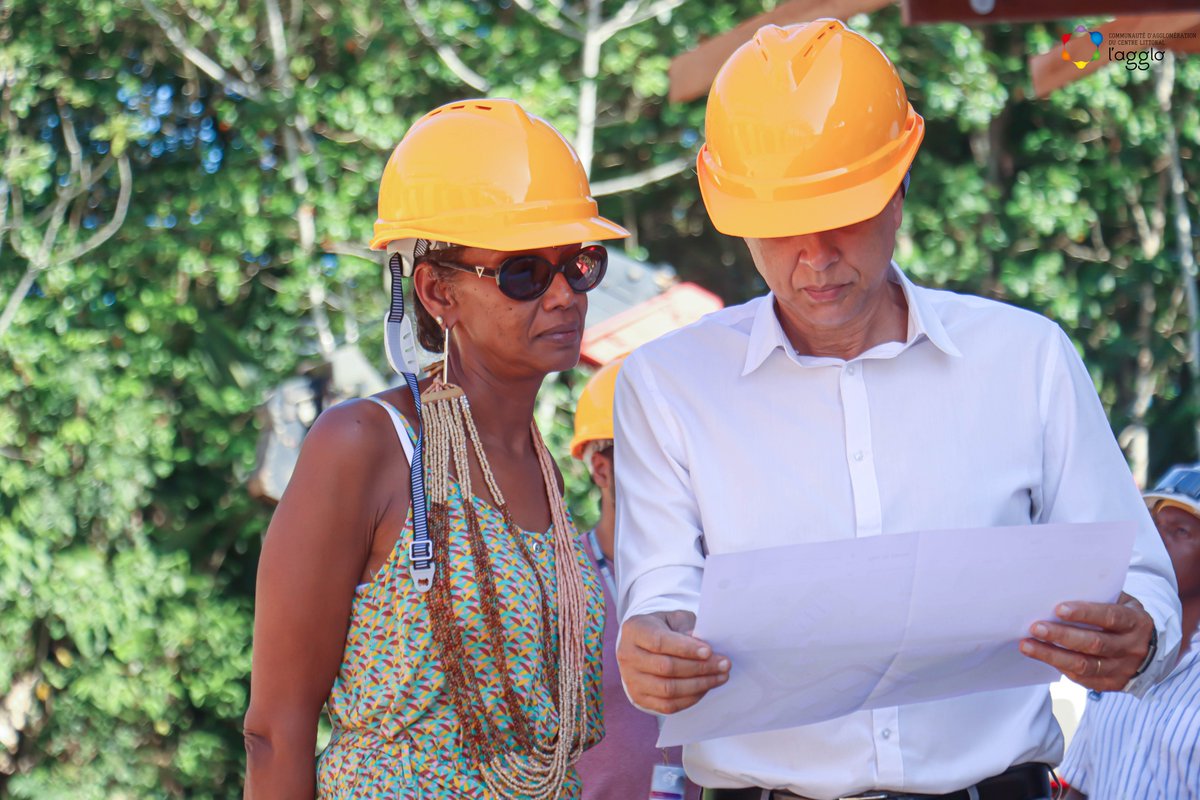 #Economie #Guyane Les Ateliers-Relais avancent ! 👷‍♂️ 18 ateliers en construction à Matoury pour soutenir les artisans bois &amp; construction. + d’infos 👉 bit.ly/4ffU3JO