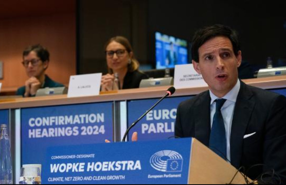 Ambitiøse klimamål på vej i EU🌍 

Wopke Hoekstra er klar som klimakommissær og går sammen med Dan Jørgensen efter 🇪🇺2040-mål på 90% CO₂-reduktion👏 ⁦<a href="/DanskIndustri/">DI - Dansk Industri</a>⁩ ser frem til afgørende drøftelser om klima og konkurrencekraft 💼🌱
 
#eudk #dkgreen #dkbiz #dkpol