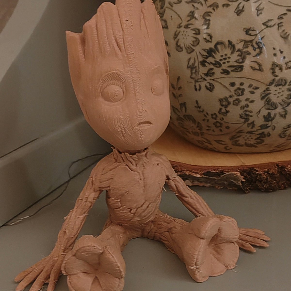 emiletronic's tweet image. Première impression 3D en PLA bois. 

#impression3d #crealityender3 #3dprint #pla #sunlu #figurine #groot #marvel #gardianofthegalaxy