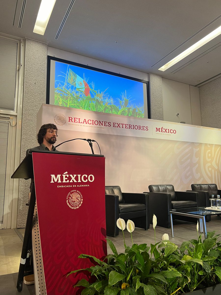 EmbaMexAle's tweet photo. As part of the @BerlinSciWeek we hosted the 7th edition of the Mexican Science Day. At this event mainly Mexican researchers presented the most outstanding results of projects they are carrying out at German institutions. The interdisciplinary dialogue pointed out innovative ideas on specific topics such as energy transition, molecular biology and sustainability. @SRE_mx @IME_SRE