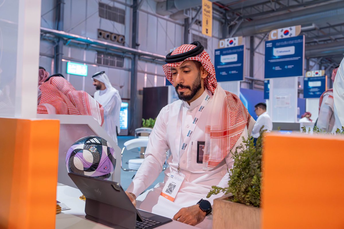 SDSA_SPORT's tweet image. جانب من مشاركتنا في ملتقى #بيبان24 
بداية رائعة بتفاعل مميز من الحضور واهتمامهم بخدماتنا. 
لا تزال أمامنا ثلاثة أيام لاستعراض حلولنا في تحليل البيانات الرياضية. 
بإنتظاركم ! 🤩

#سدسا_في_بيبان24