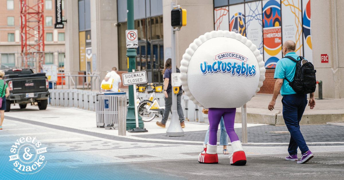 Just a casual day in indy when #SweetsAndSnacks is in town 🥪