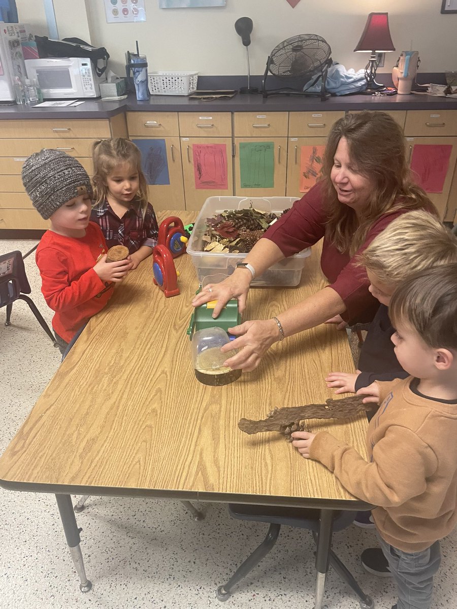 GernerCenter's tweet image. Which is heavier? Check out these young scientists as they make predictions, test their ideas and share reasoning behind which item from nature is heavier on the scale. Such a fun experience to watch.