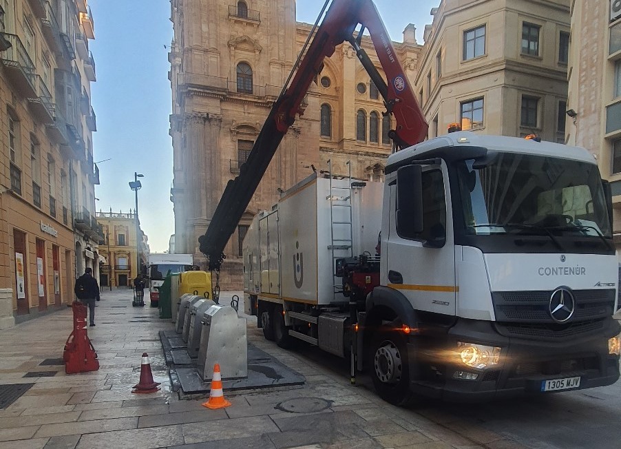Feniks_CyS's tweet photo. ¡Nuestro Lavacontenedores de Carga Superior a pleno rendimiento! 💪💯

@CONTENURes

#Feniks #medioambiente #LimpiezaUrbana https://t.co/MhljT8o9n9