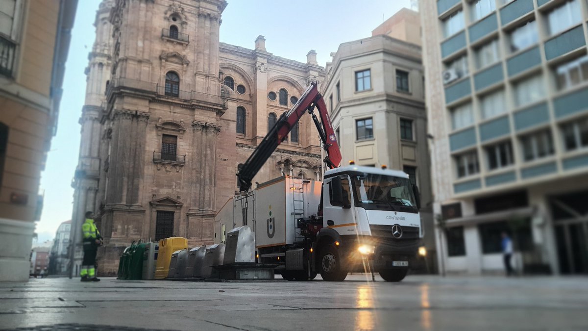 Feniks_CyS's tweet photo. ¡Nuestro Lavacontenedores de Carga Superior a pleno rendimiento! 💪💯

@CONTENURes

#Feniks #medioambiente #LimpiezaUrbana https://t.co/MhljT8o9n9
