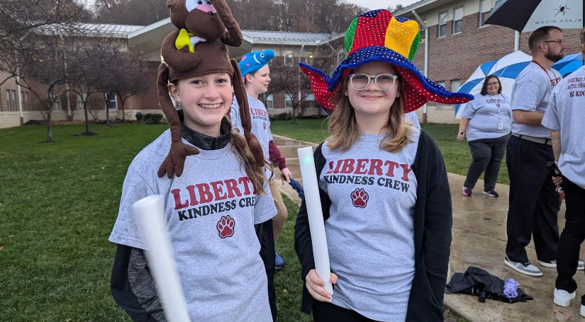 OHEducation's tweet photo. Encouragement, enthusiasm, and excitement! Liberty Middle School's Kindness Crew brings positive connections to their school community. https://t.co/rZ2FRcp6kV

📸 via WSYX | @LibertyJaguars https://t.co/DMUL2Vr6T6