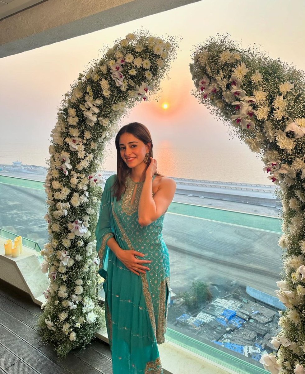 filmfare's tweet image. #AnanyaPanday wears her mother #BhavnaPandey&apos;s 21 year old outfit for her friend&apos;s wedding. This gorgeous outfit was designed by the late designer #RohitBal. ♥️

#Celebs