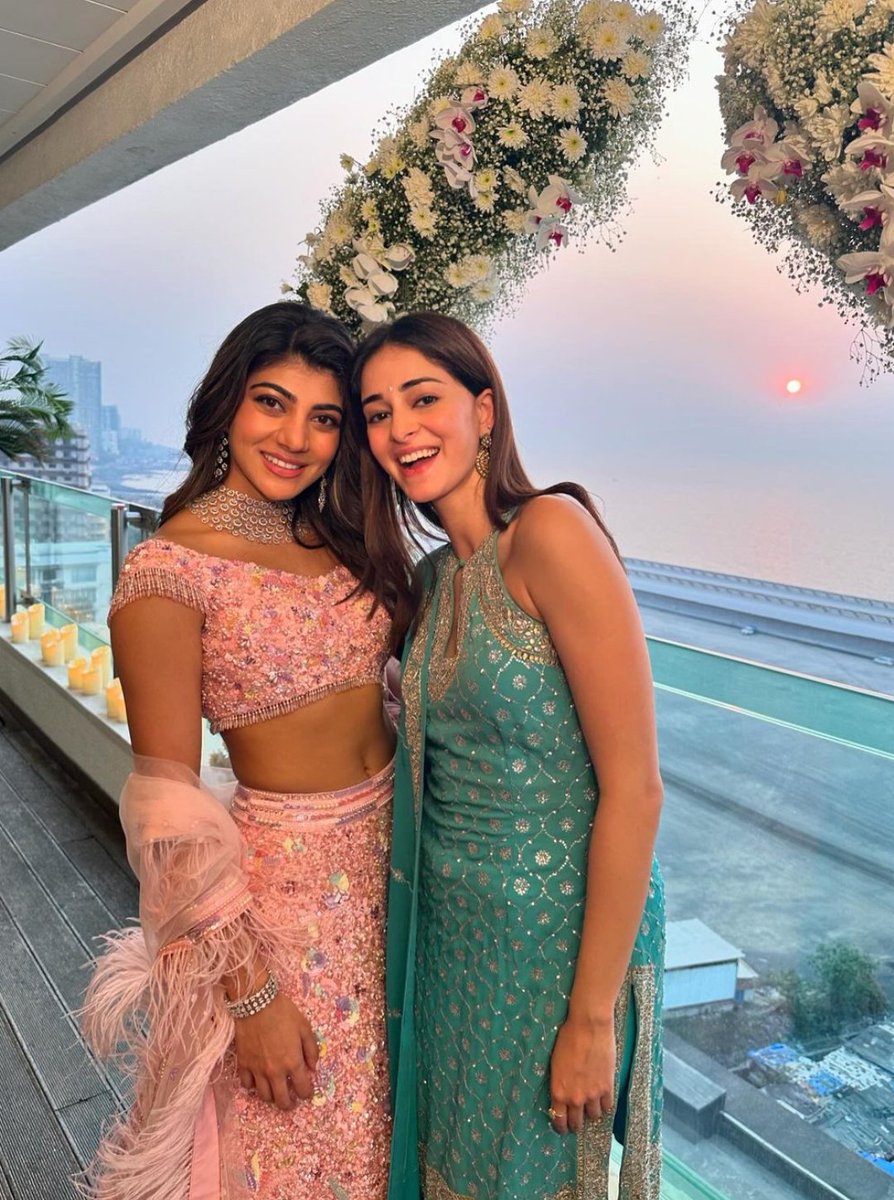 filmfare's tweet image. #AnanyaPanday wears her mother #BhavnaPandey&apos;s 21 year old outfit for her friend&apos;s wedding. This gorgeous outfit was designed by the late designer #RohitBal. ♥️

#Celebs