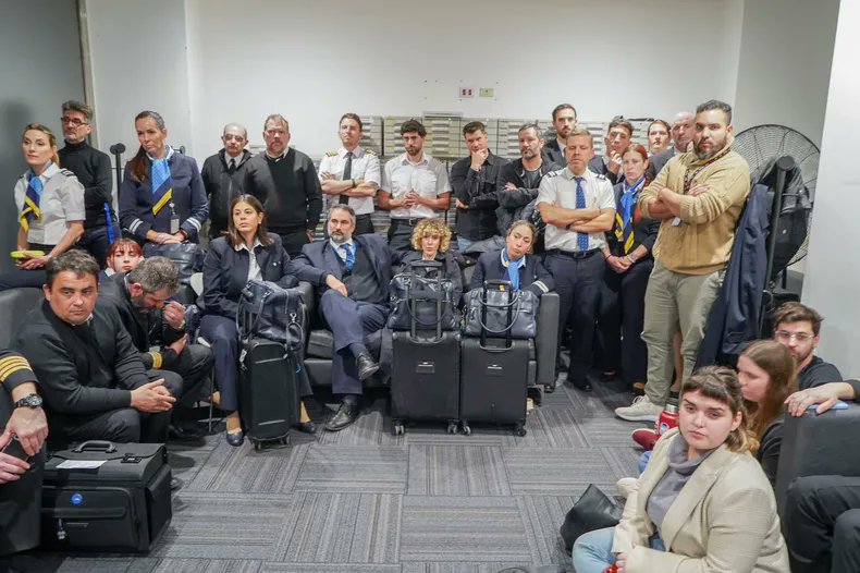 Letra_P's tweet photo. #LaProtesta | Se rompe el frente de gremios aeronáuticos, mientras Milei avanza sobre Aerolíneas Argentinas
🔗 https://t.co/02lRmf537f
✍️ @Joseima