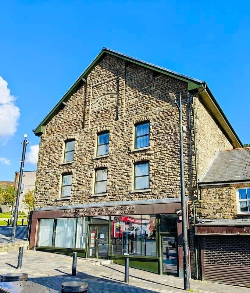 Libraries Wales tweet media