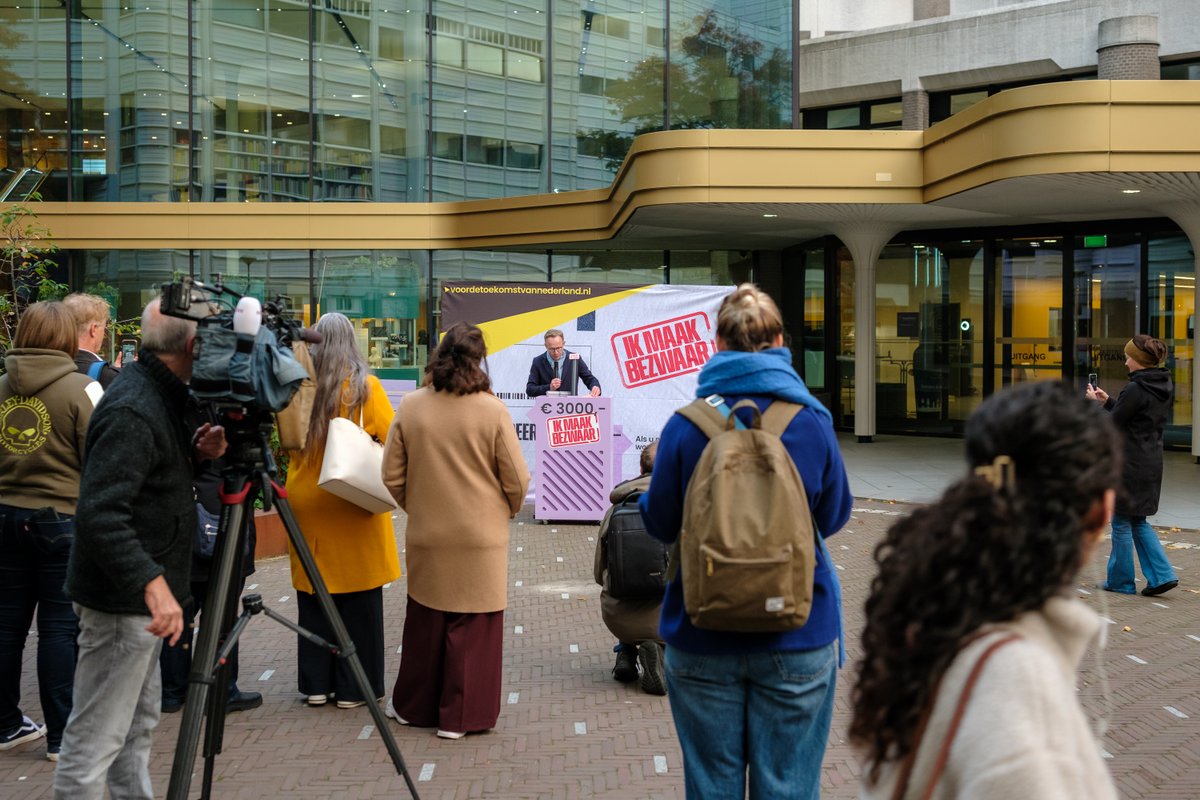 Hogeschool Leiden doet op dinsdag 12 november mee aan de voorleesmarathon tegen de langstudeerboete en andere bezuinigingen op het hbo. Kom ook langs en laat jouw stem horen! hsleiden.nl/nieuws/voorlee…

#MaakBezwaar #VoordetoekomstvanNederland